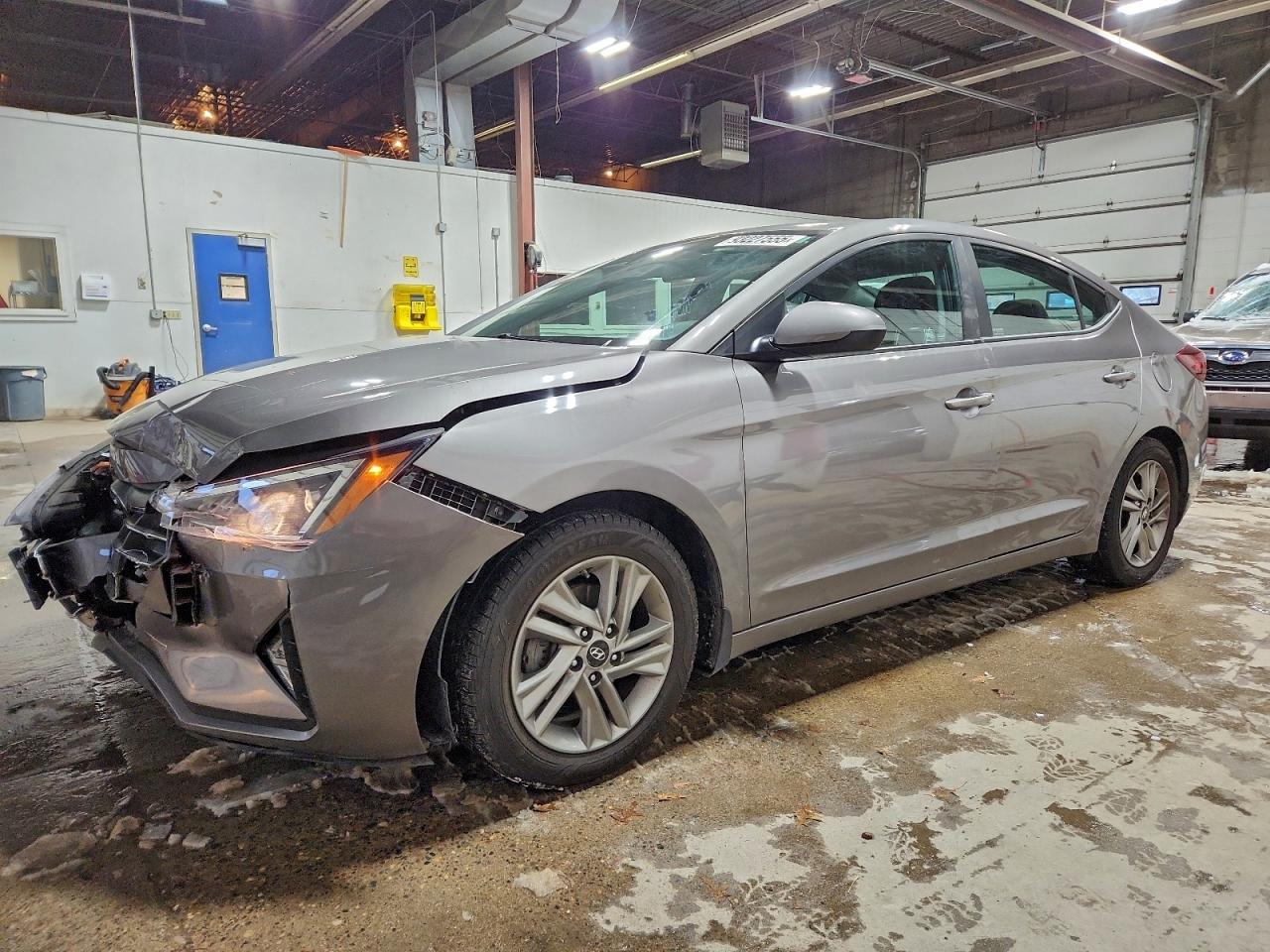 Salvage Hyundai ELANTRA Image