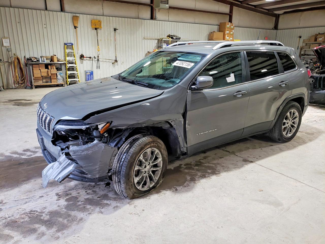 Salvage Jeep Cherokee Image
