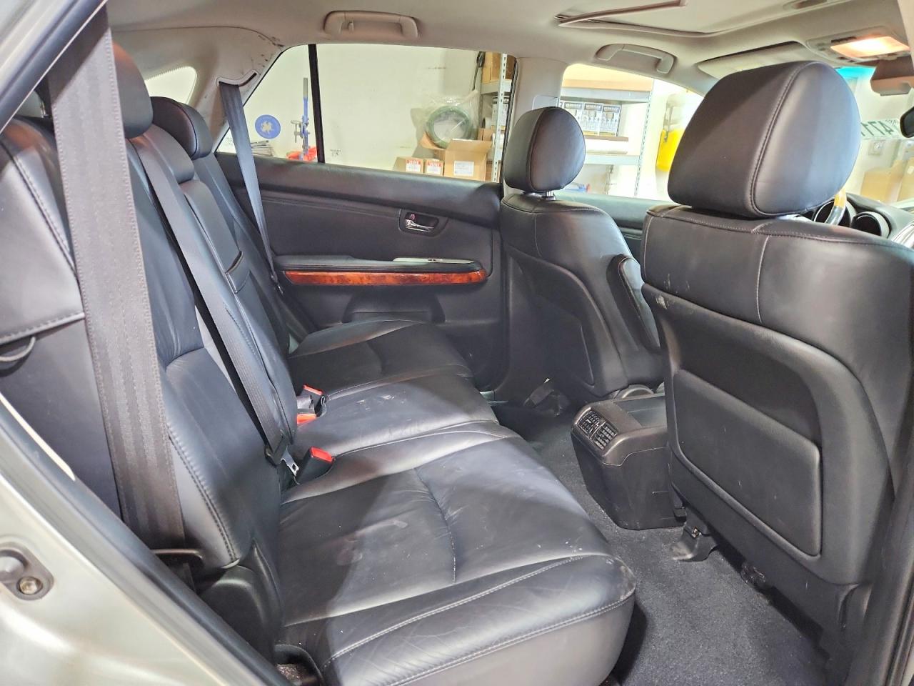 Lexus RX Base