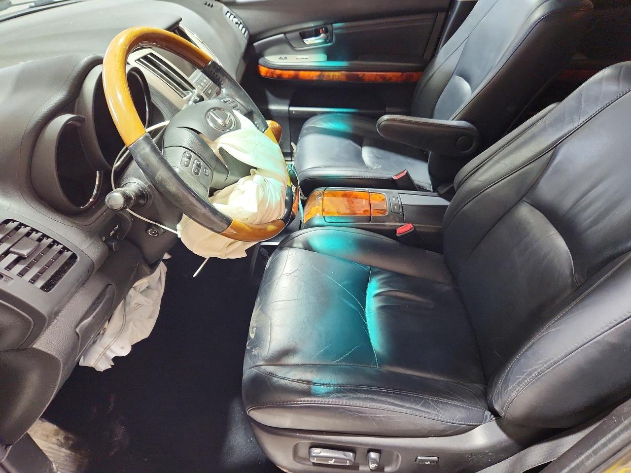 Lexus RX Base