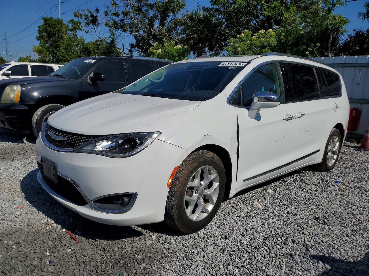 Salvage Chrysler Pacifica Image