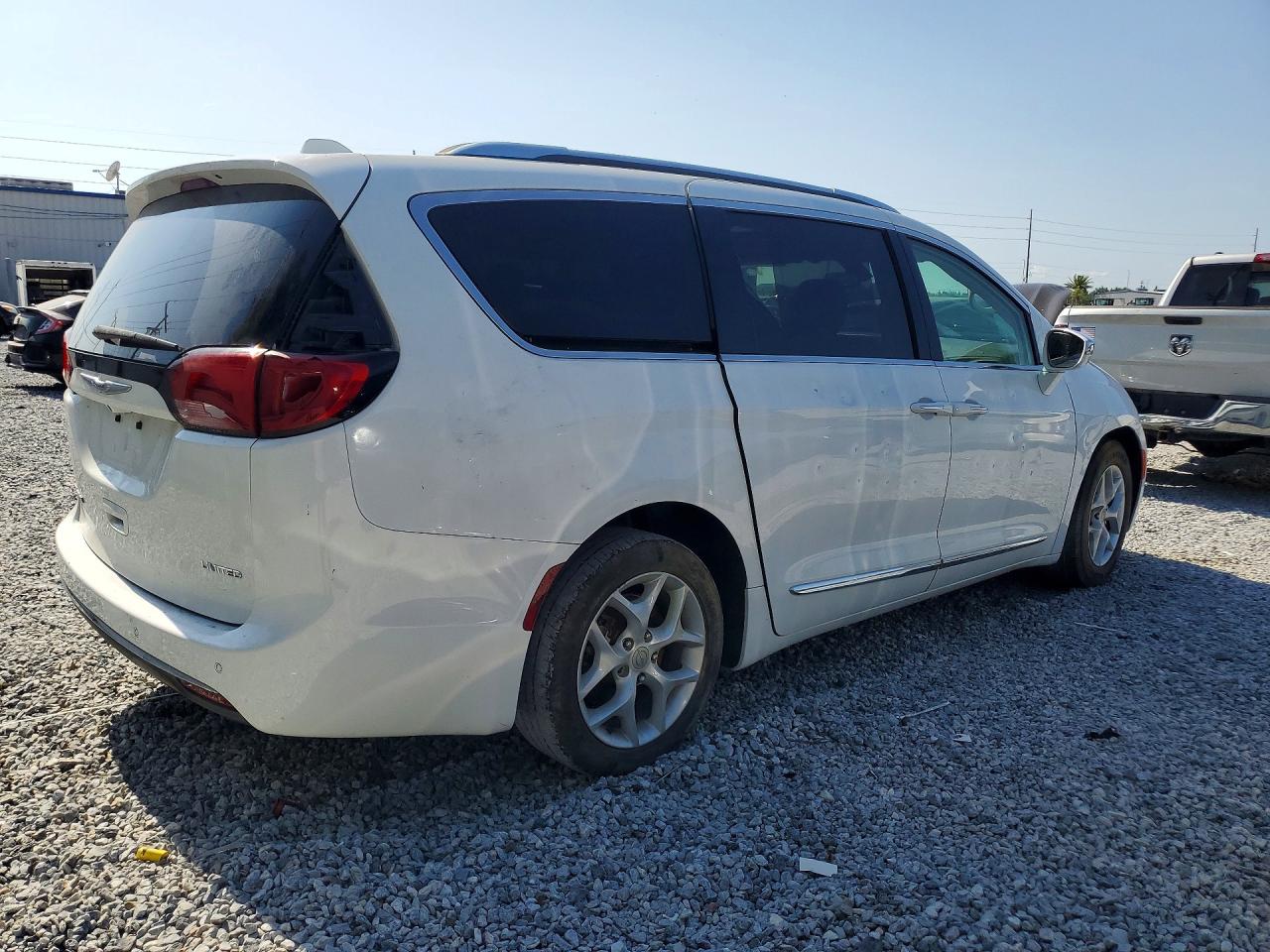 Chrysler Pacifica Limited