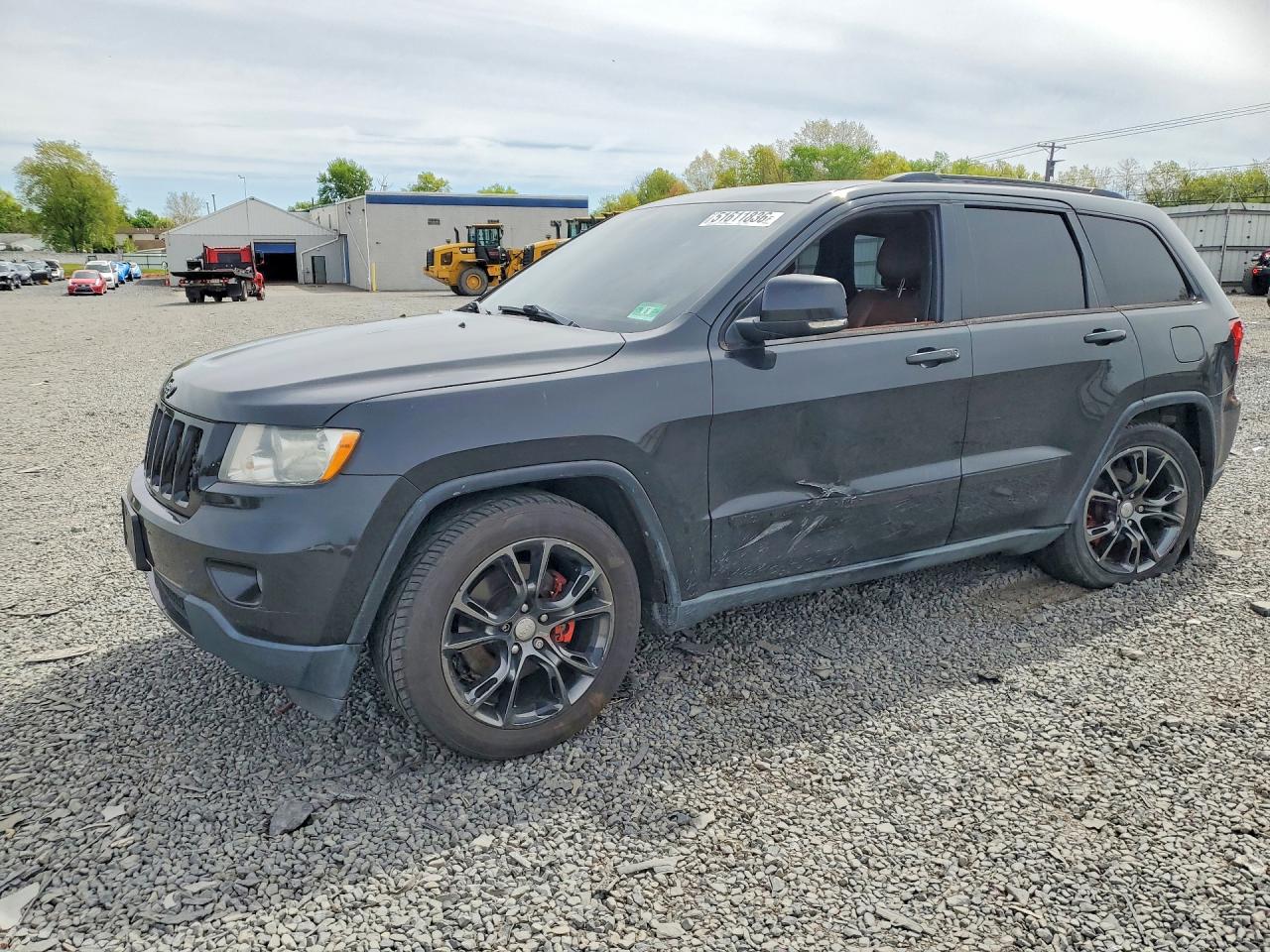 Salvage Jeep Cherokee Image
