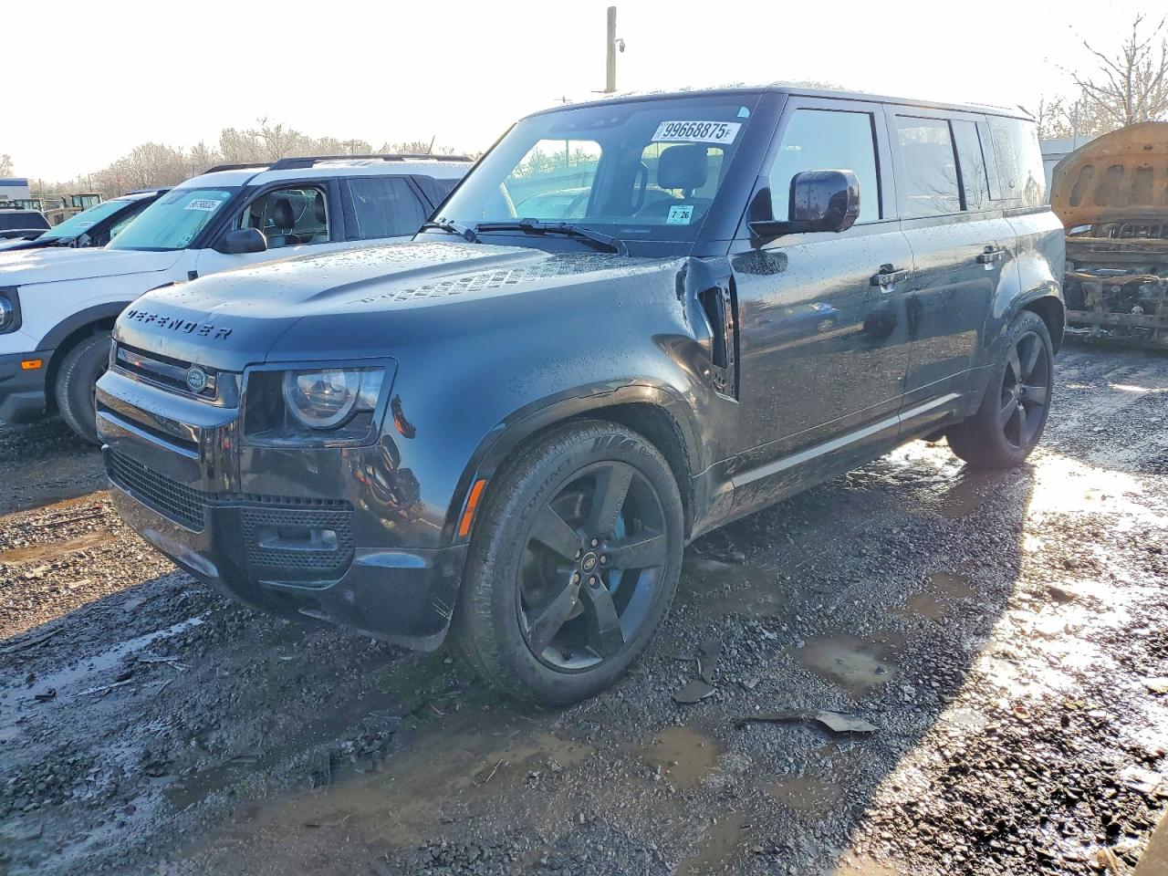 Salvage Land Rover Defender Image