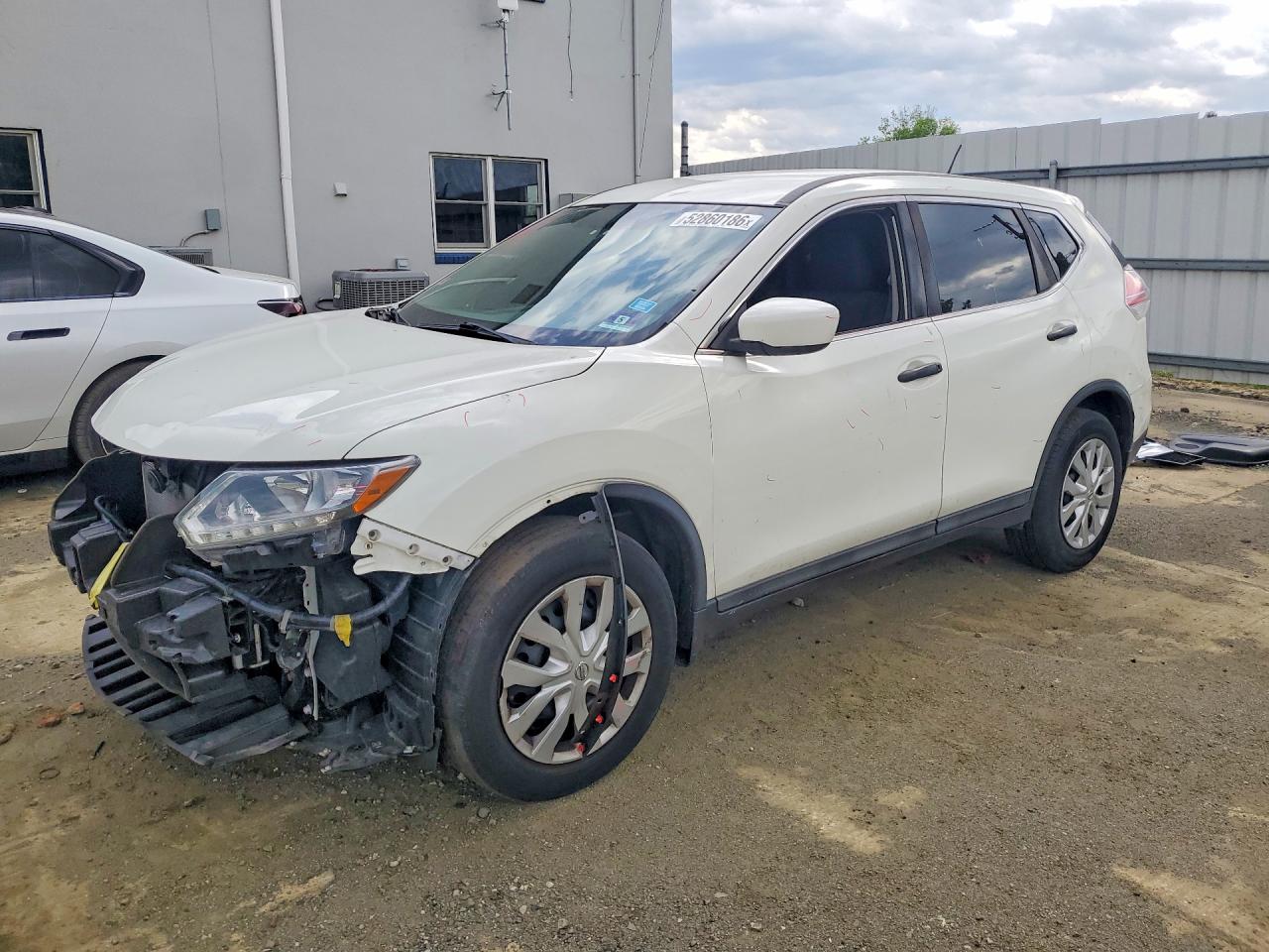 Salvage Nissan Rogue Image