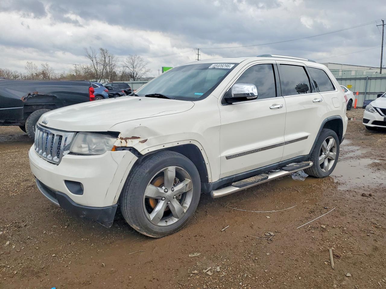 Salvage Jeep Cherokee Image