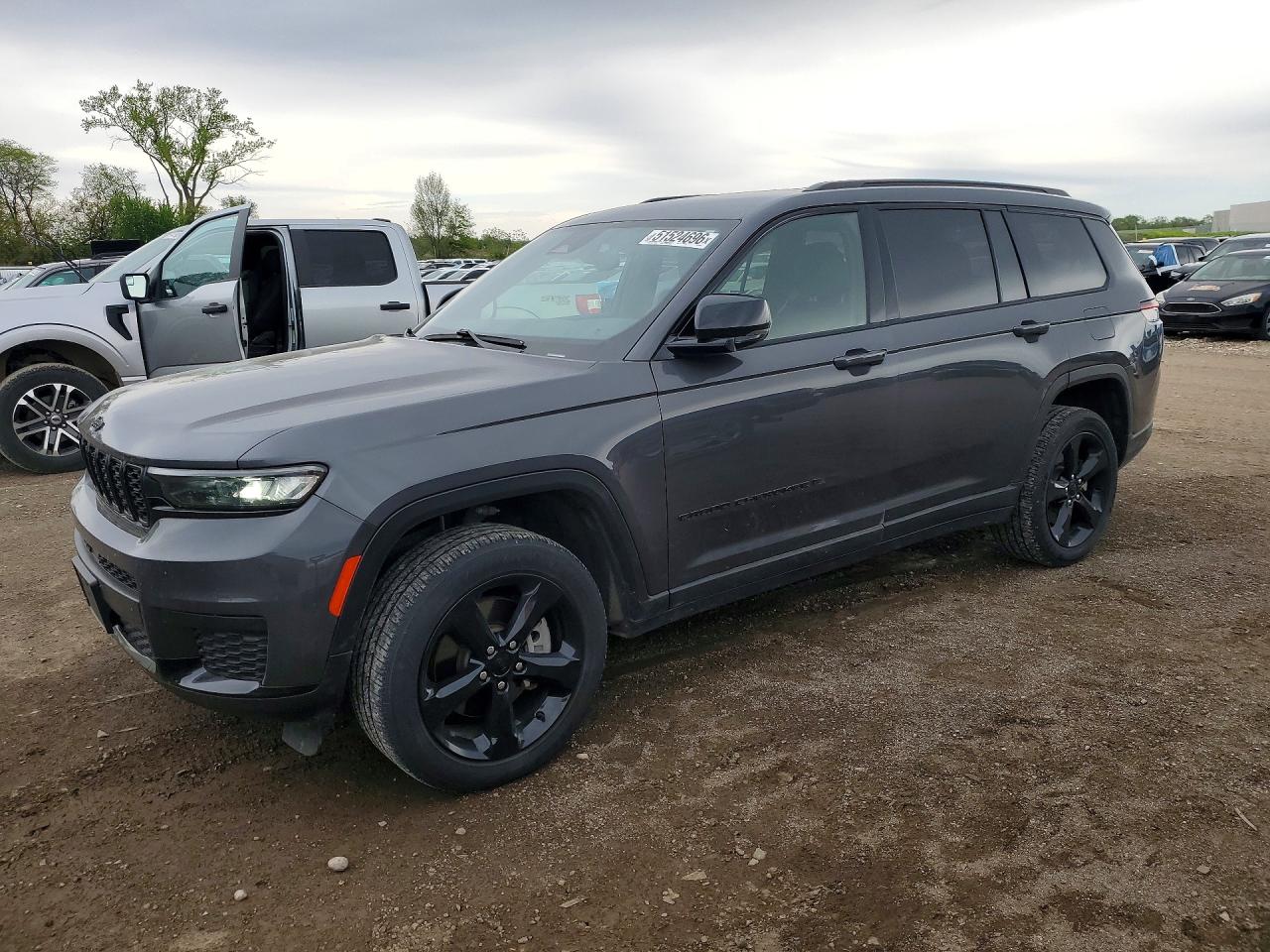 Salvage Jeep Cherokee Image