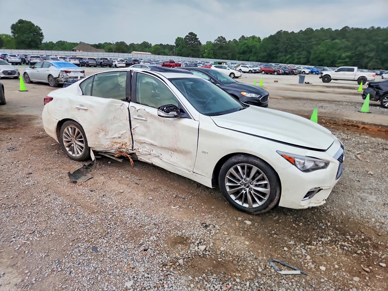 INFINITI Q50 3.0t L 3.0t Luxe