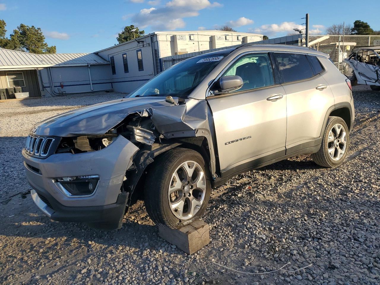 Salvage Jeep Compass Image