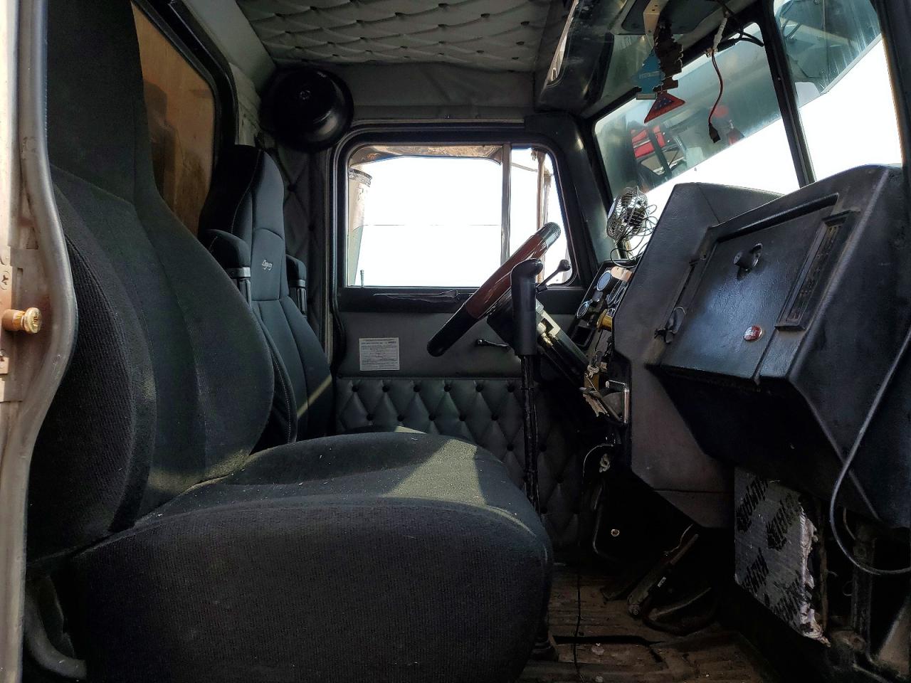 Peterbilt 379