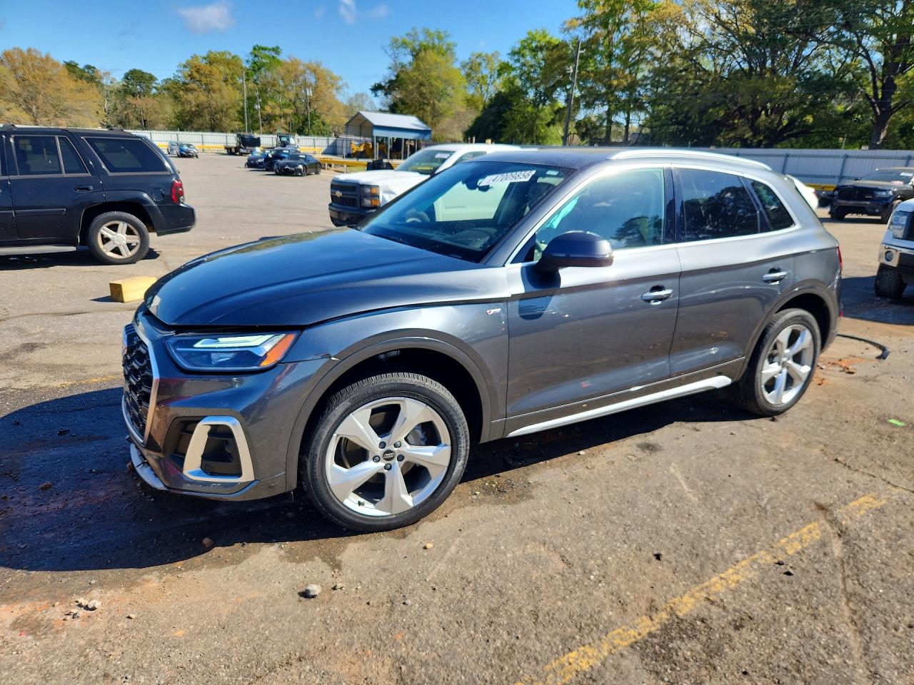 Salvage Audi Q5 Image