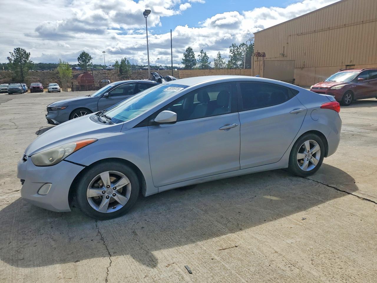 Salvage Hyundai ELANTRA Image
