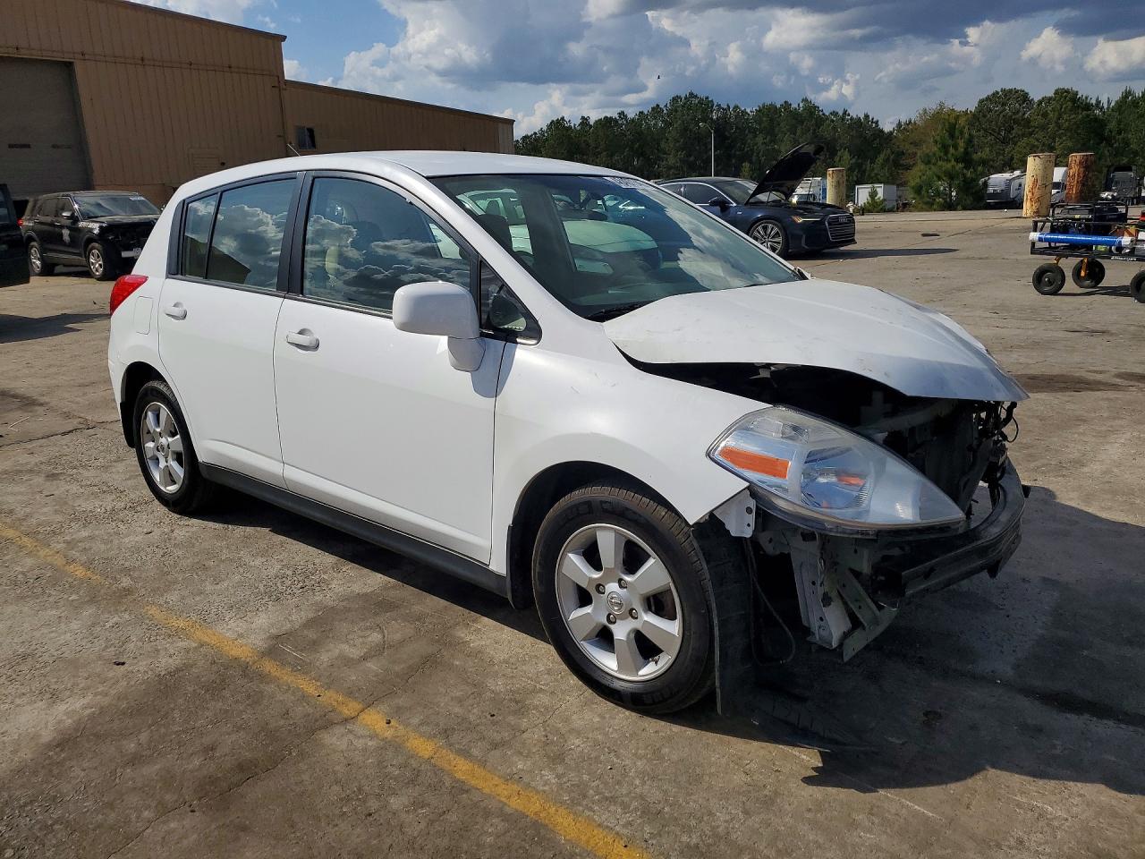 Nissan Versa 1.8 S