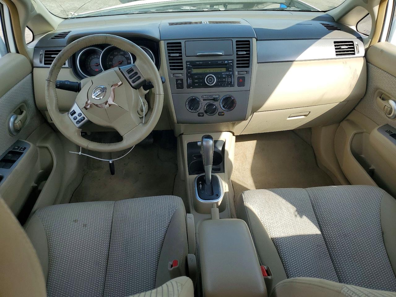 Nissan Versa 1.8 S