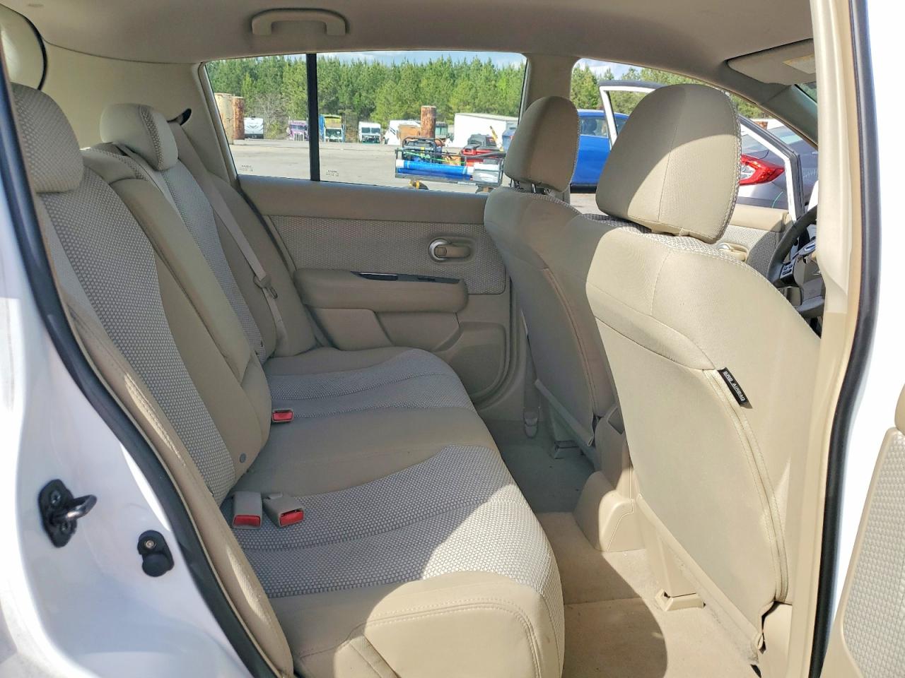 Nissan Versa 1.8 S
