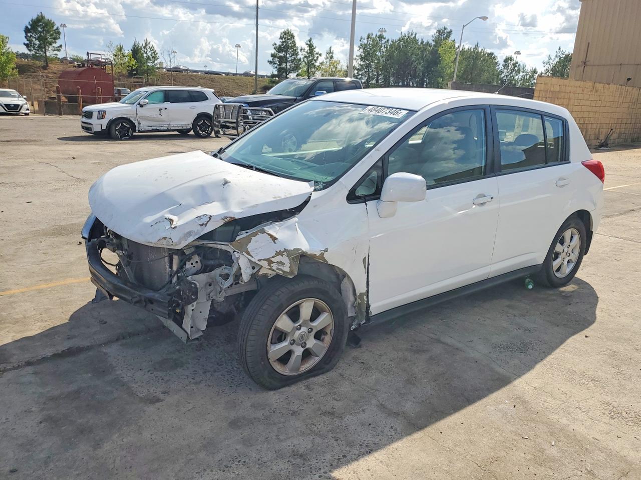 Salvage Nissan Versa Image