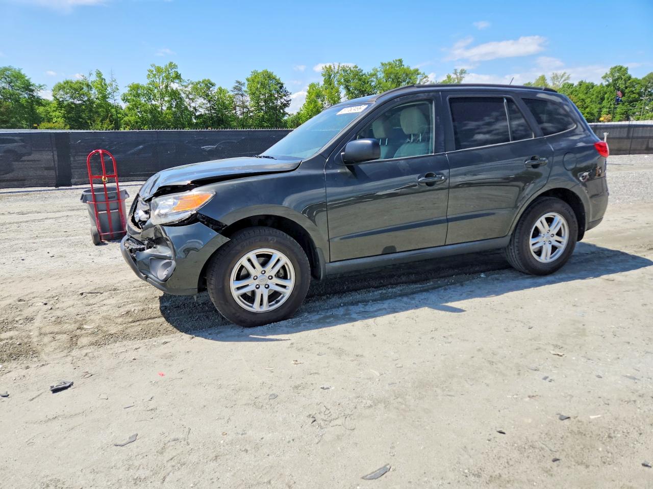 Salvage Hyundai SANTA FE Image