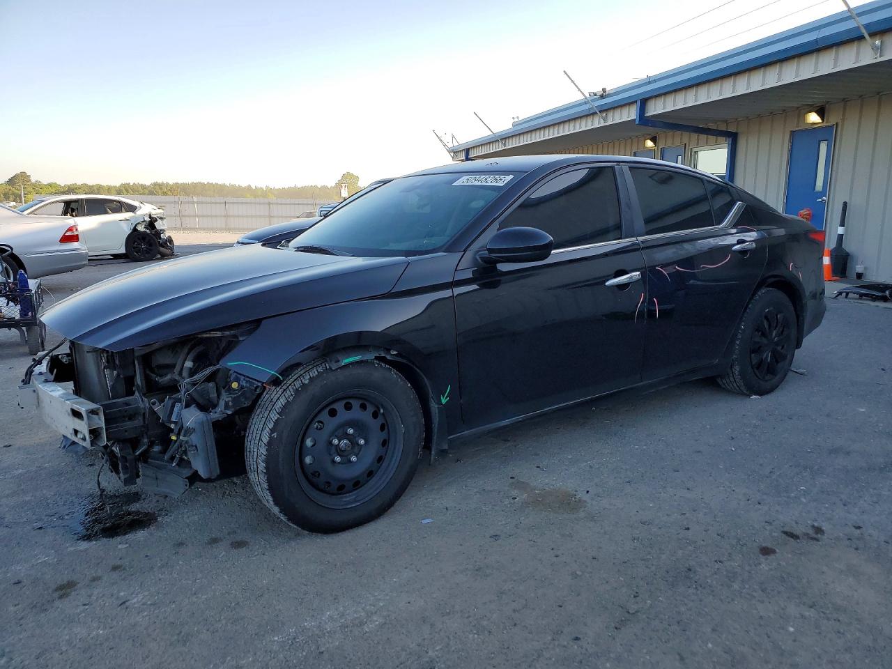 Salvage Nissan Altima Image