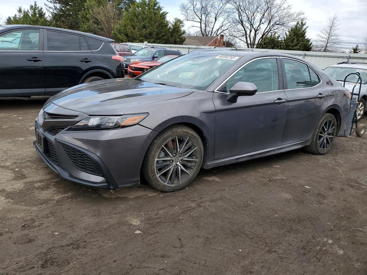 Salvage Toyota Camry Image