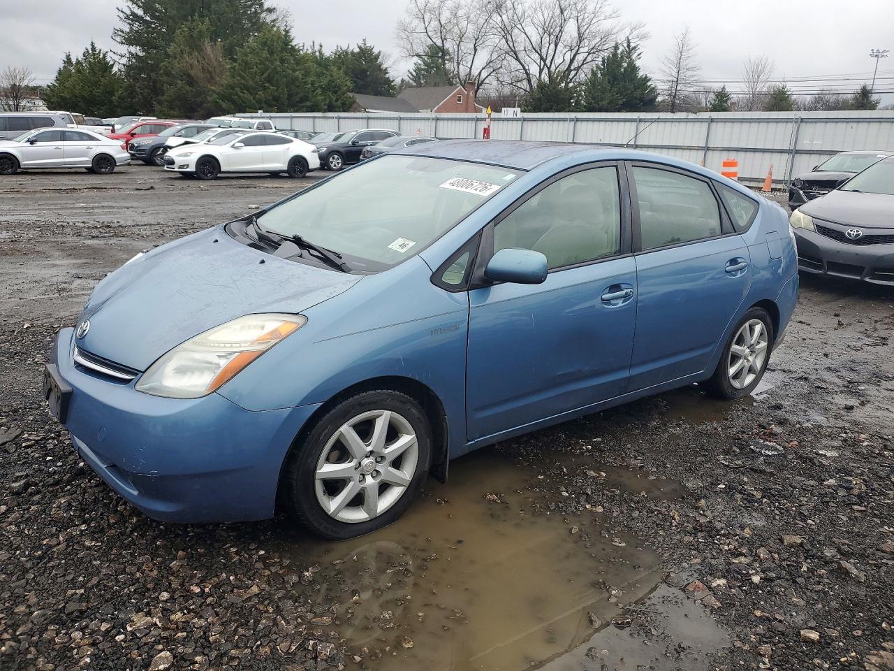 Salvage Toyota Prius Image