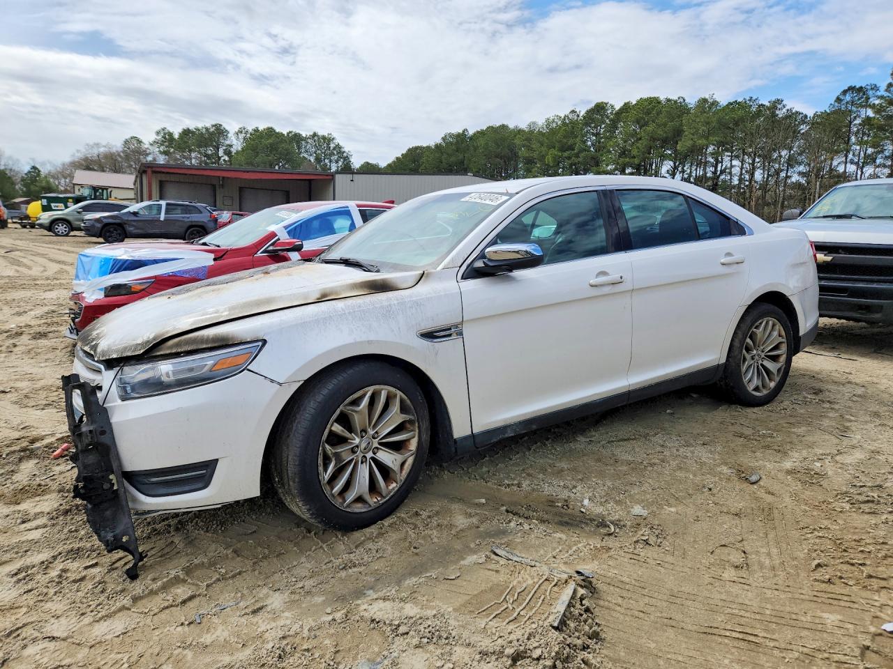 Salvage Ford Taurus Image
