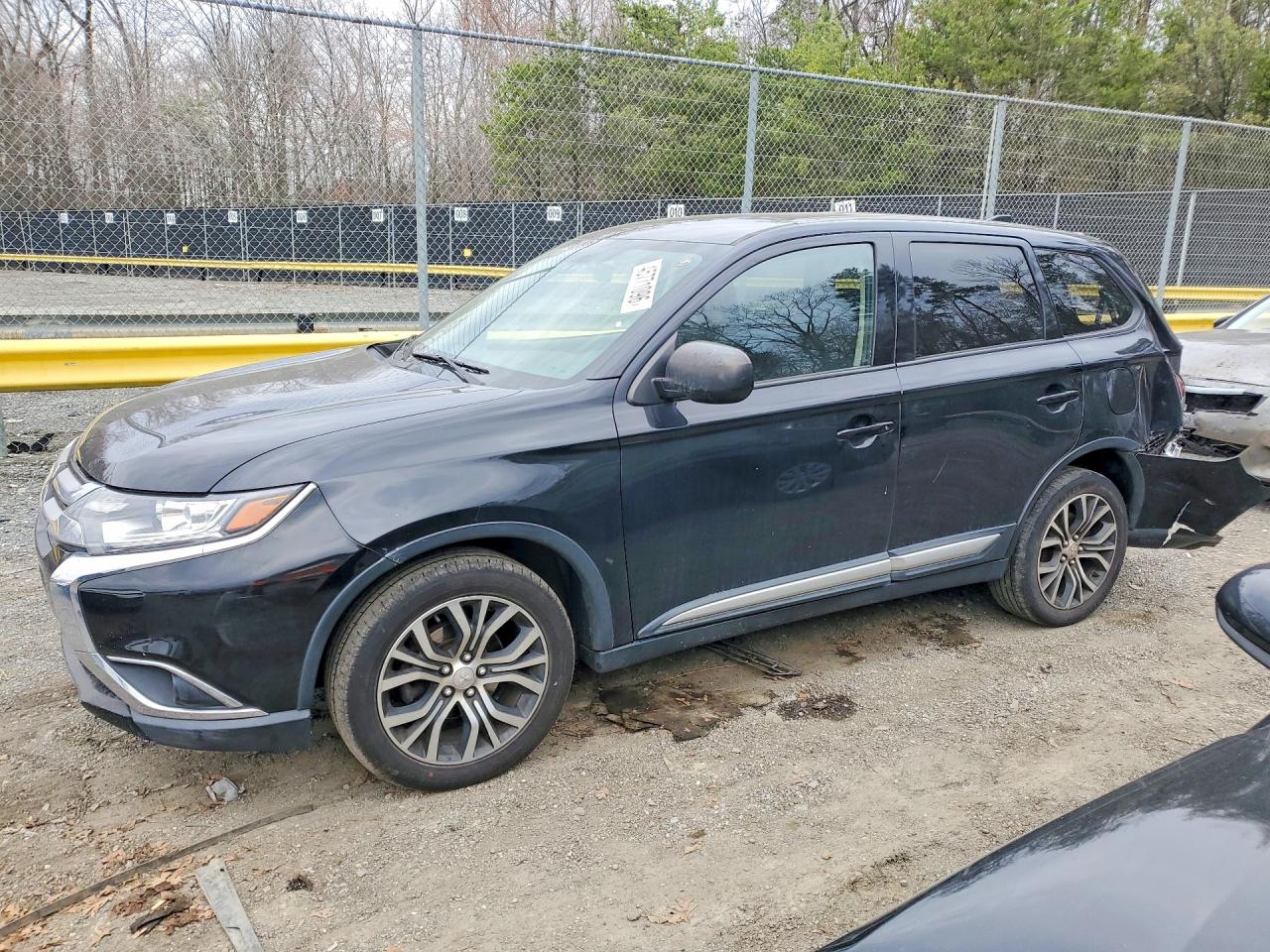 Salvage Mitsubishi Outlander Image