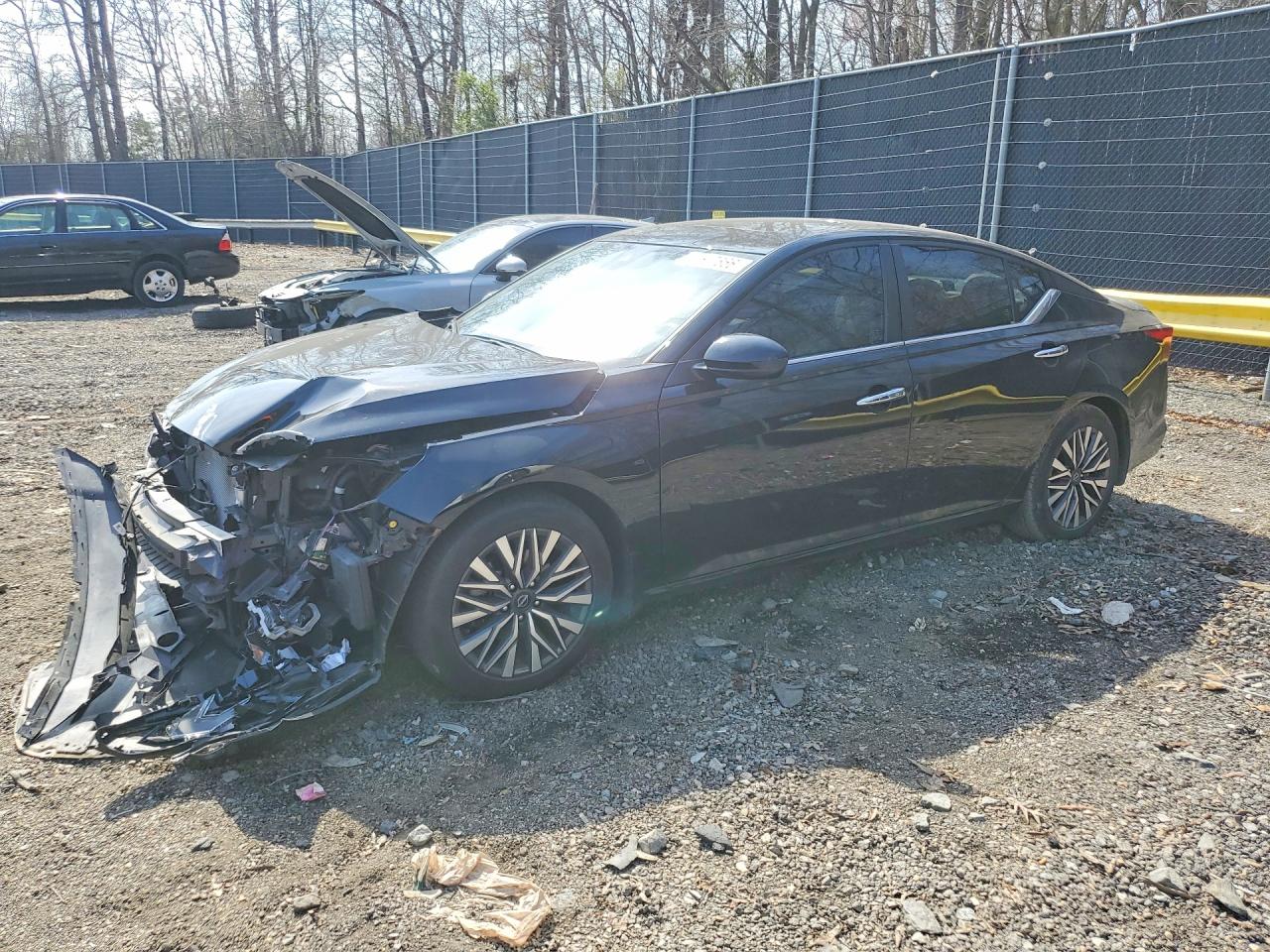 Salvage Nissan Altima Image