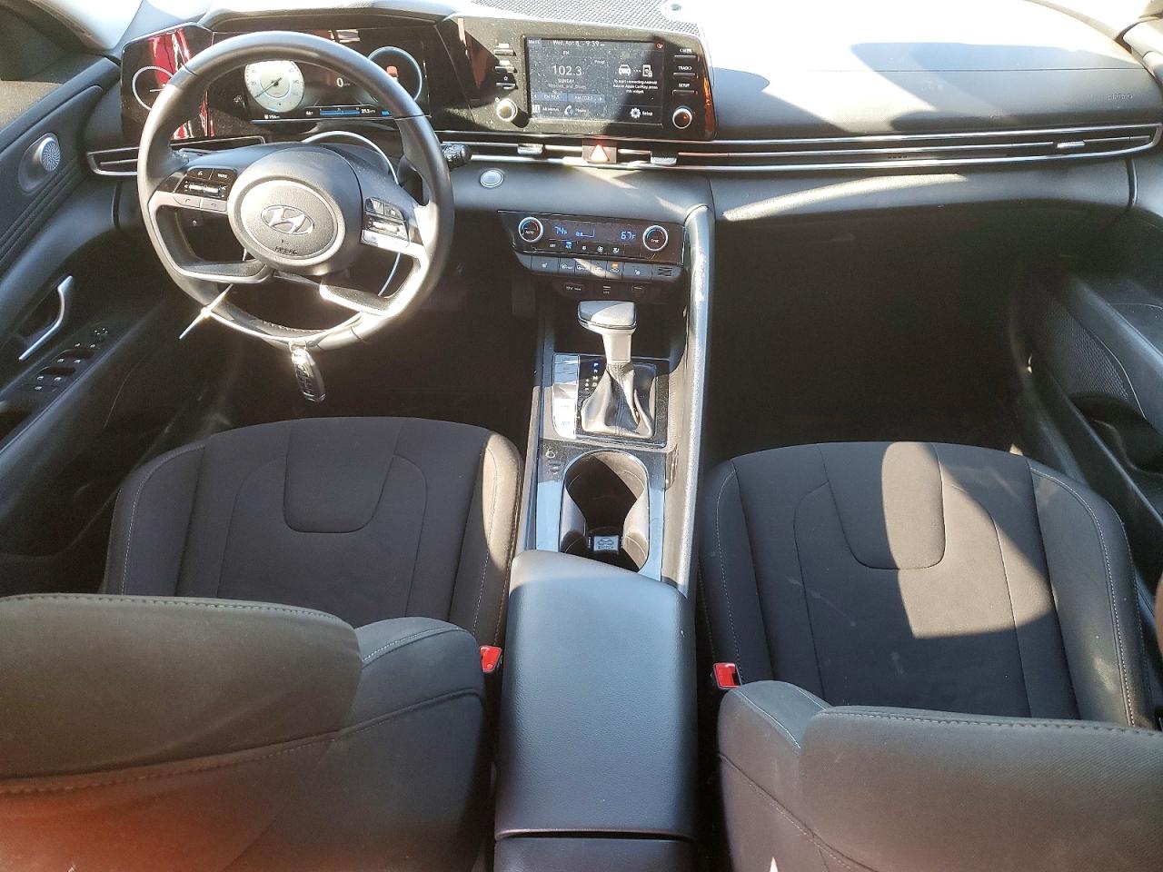 Hyundai ELANTRA Sel