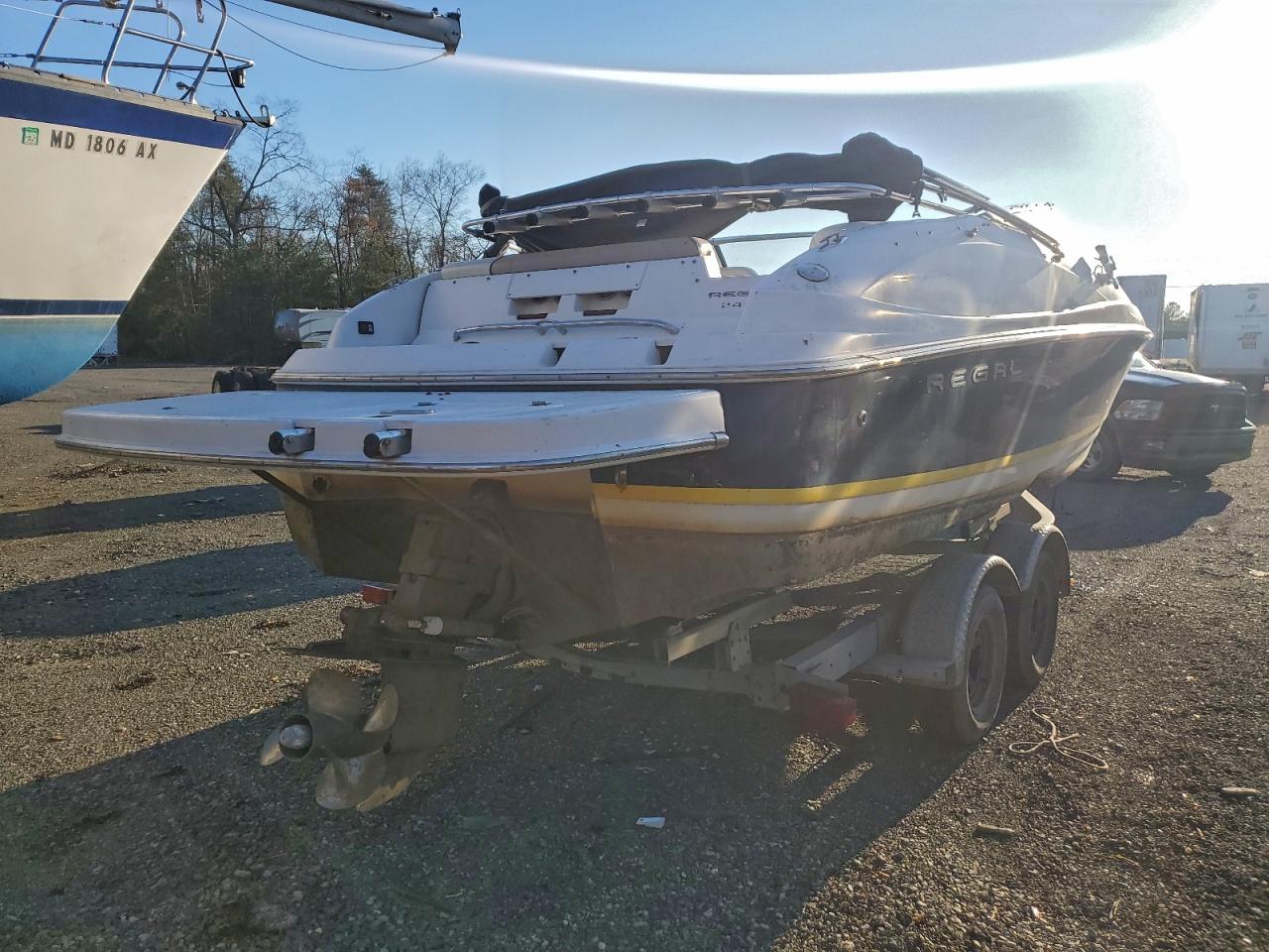 Regal 2565 Boat