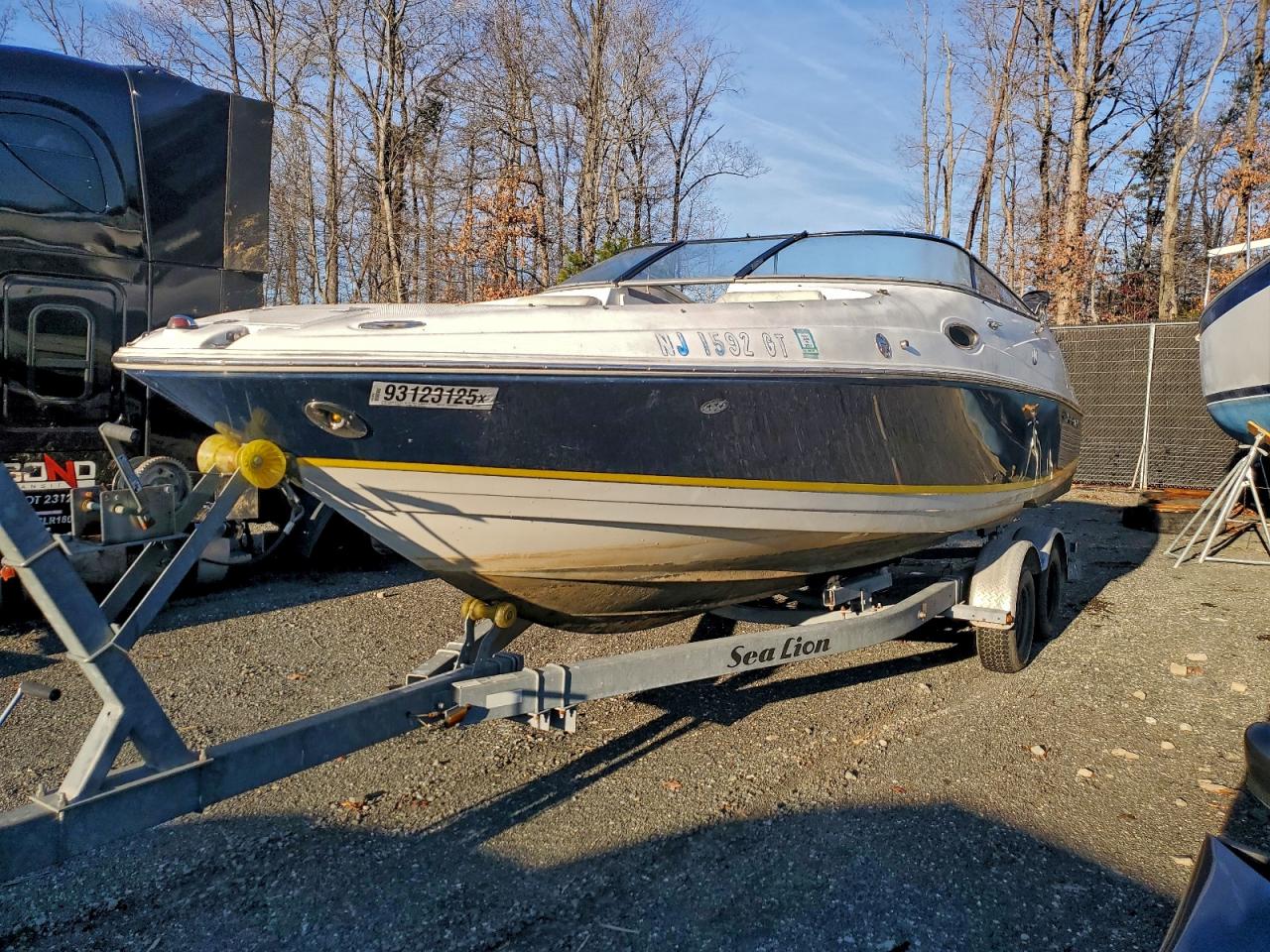 Regal 2565 Boat