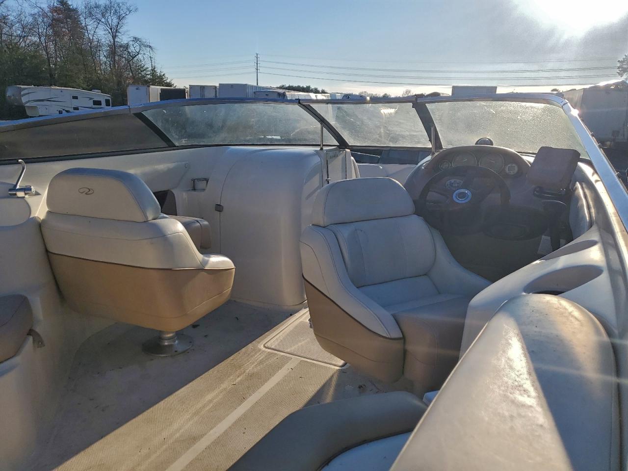 Regal 2565 Boat
