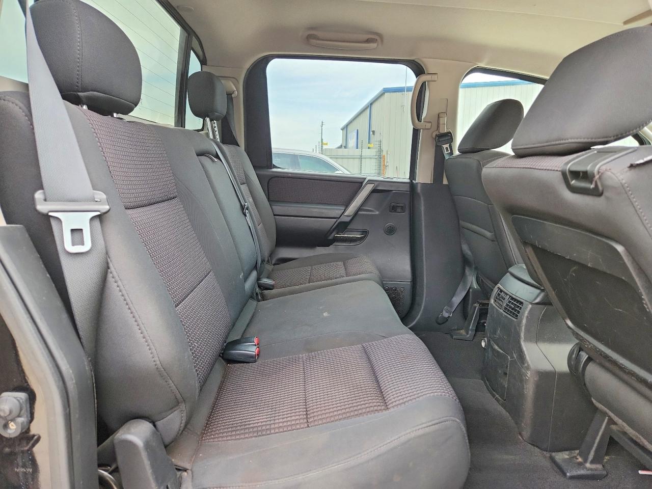 Nissan Titan Se