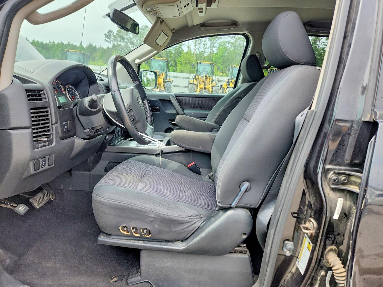 Nissan Titan Se