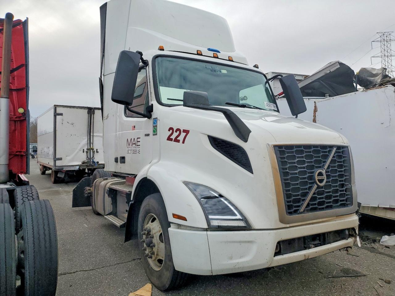 Salvage Volvo Vnr Image