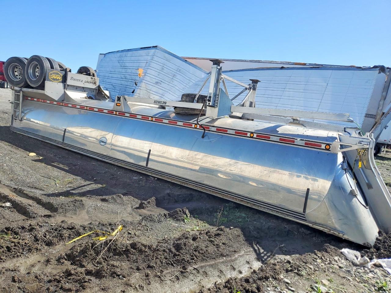Salvage Mac Trailer Manufacturing Mac Trailer Manufacturing Image