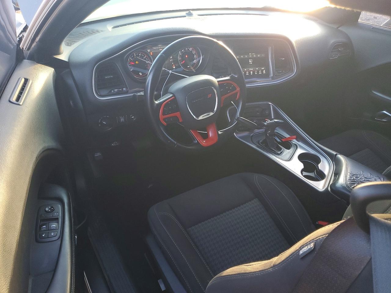 Dodge Challenger Sxt