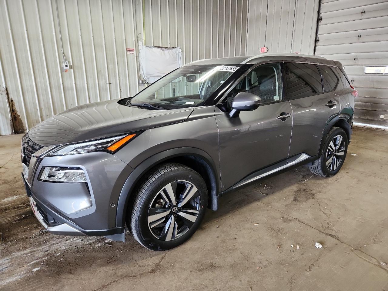 Salvage Nissan Rogue Image