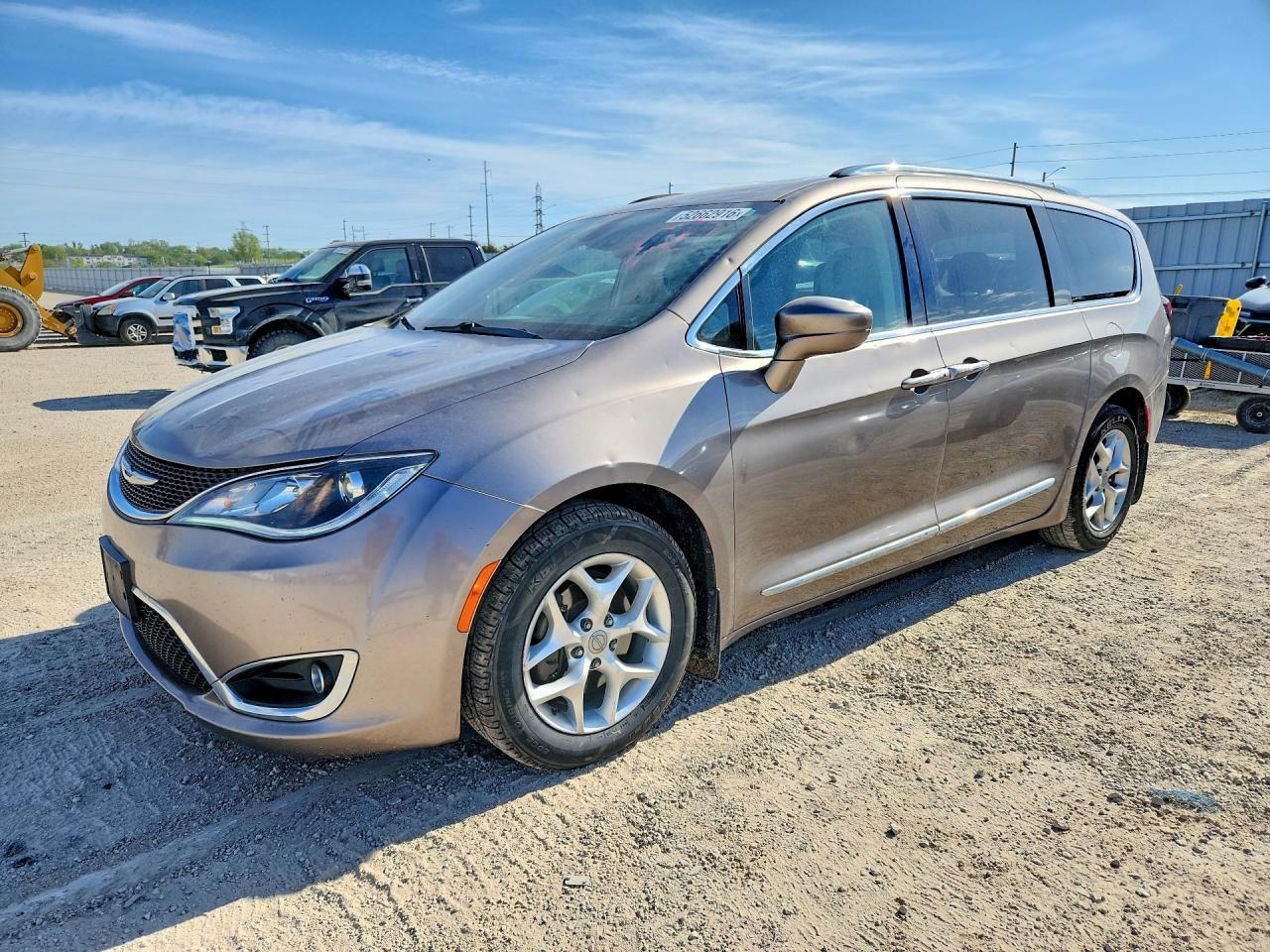 Salvage Chrysler Pacifica Image