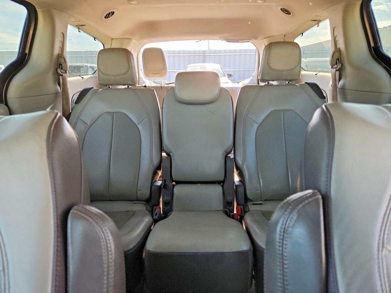 Chrysler Pacifica Touring L