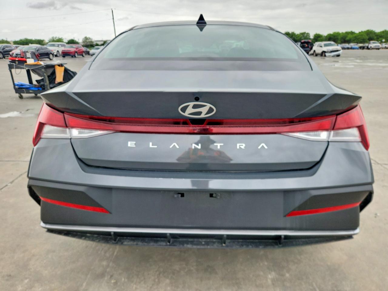 Hyundai ELANTRA Sel