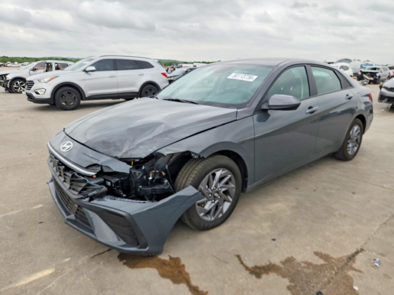 Salvage Hyundai ELANTRA Image