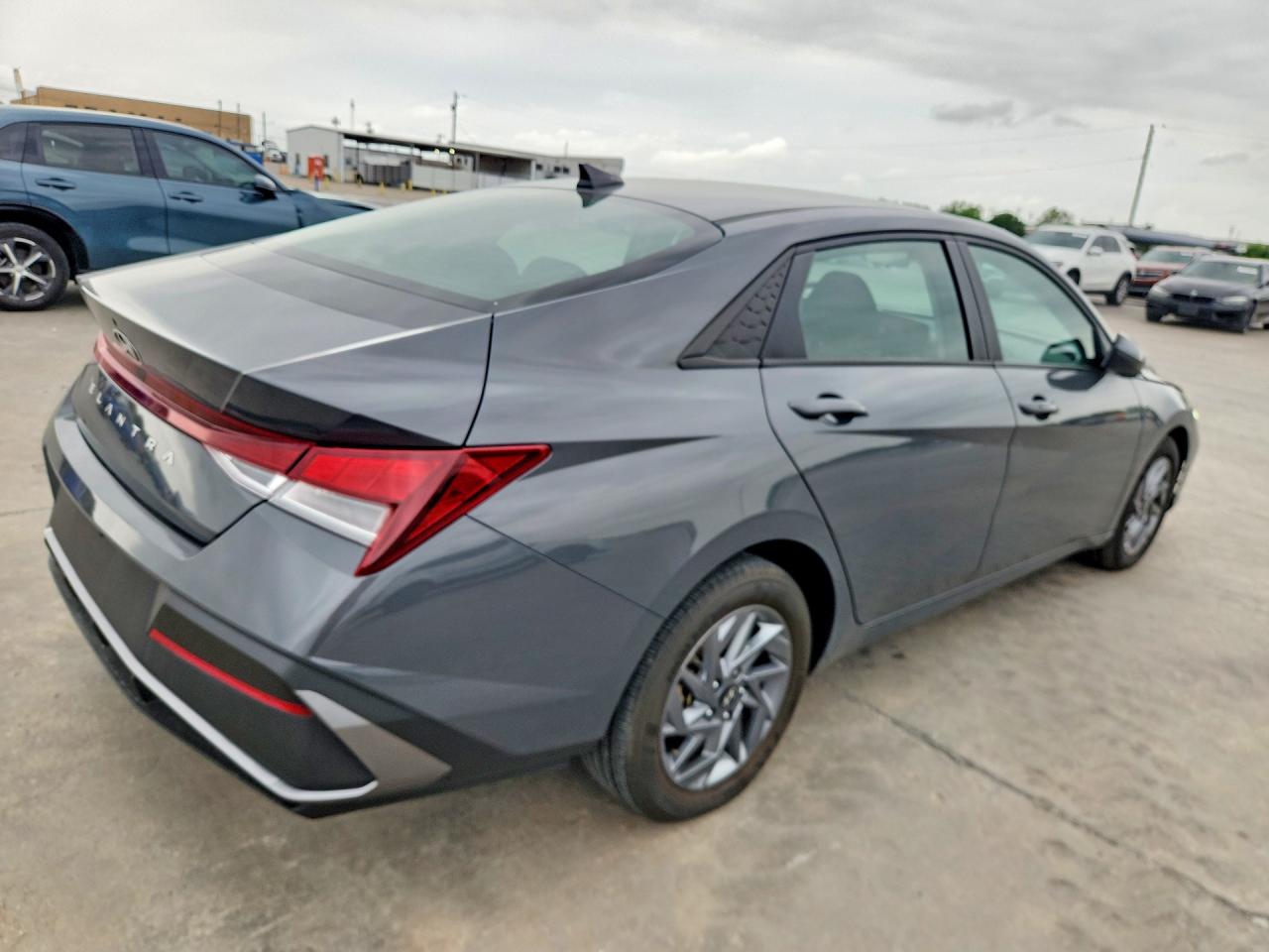 Hyundai ELANTRA Sel