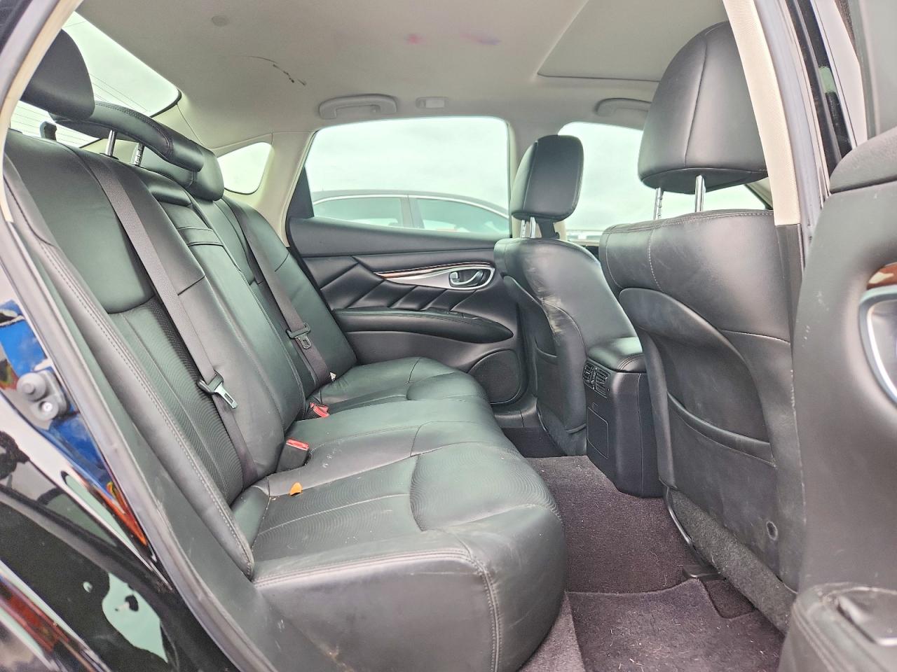 INFINITI Q70 3.7 Luxe