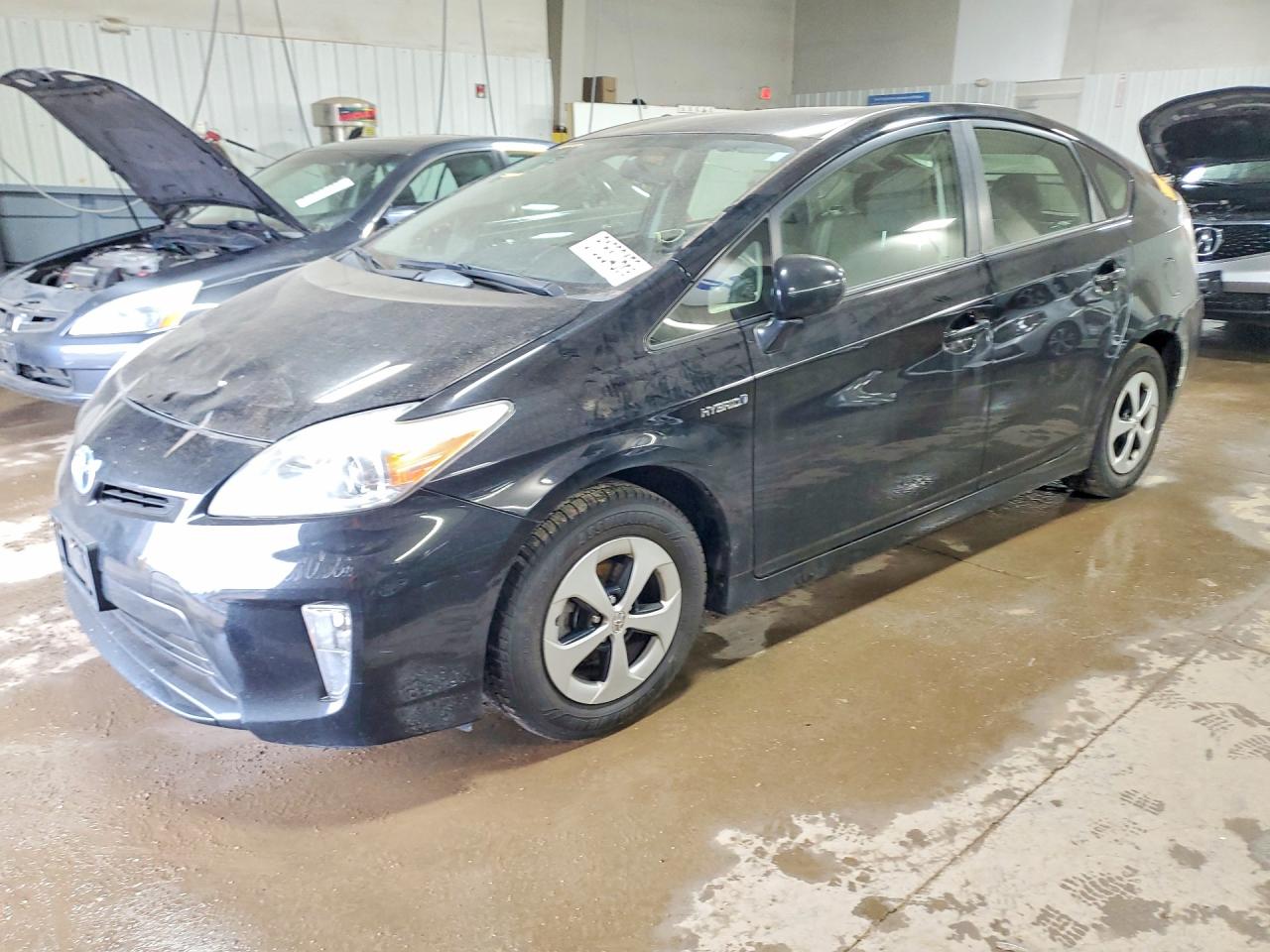 Salvage Toyota Prius Image