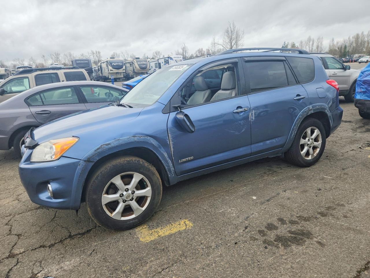 Salvage Toyota RAV4 Image