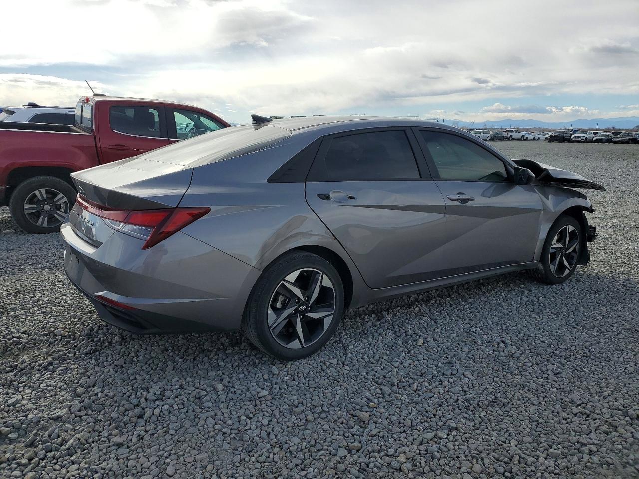 Hyundai ELANTRA Sel