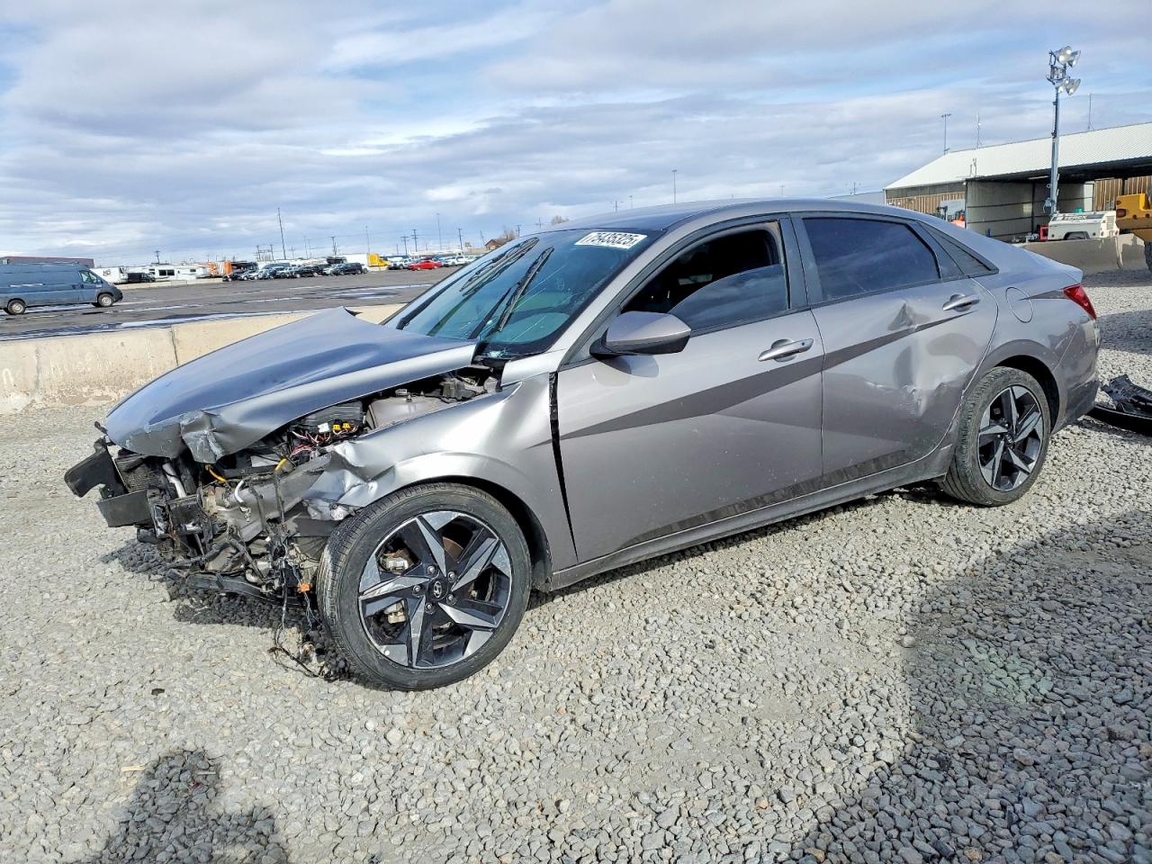 Salvage Hyundai ELANTRA Image