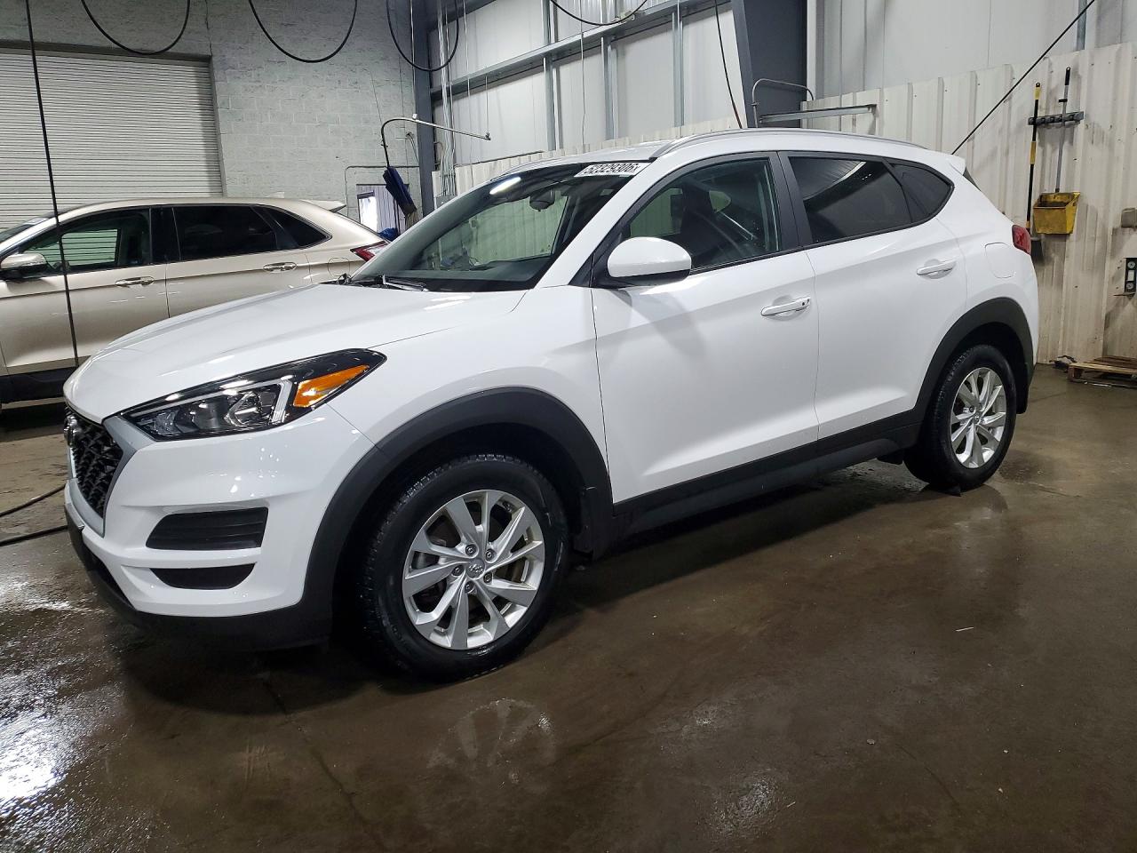 Salvage Hyundai TUCSON Image