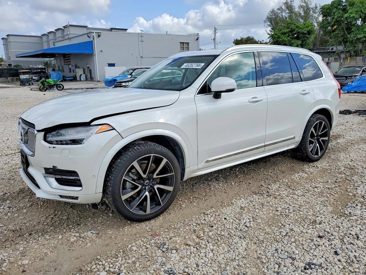 Salvage Volvo XC90 Image