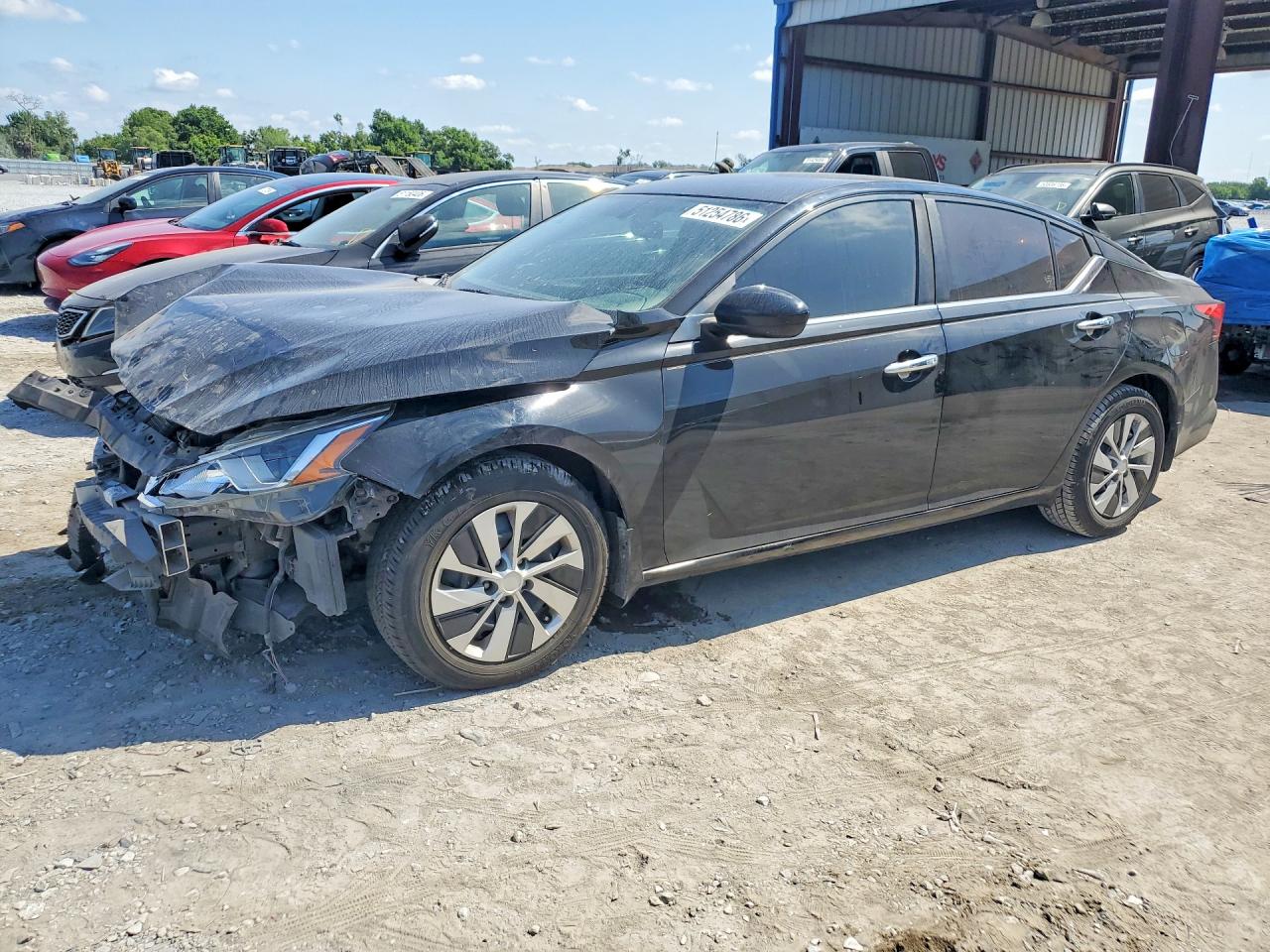 Salvage Nissan Altima Image